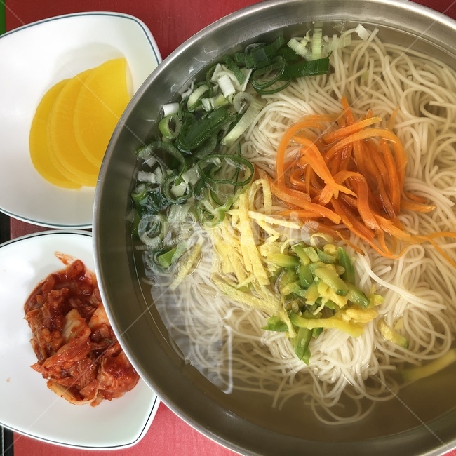 국수,잔치국수,면,김치,단무지