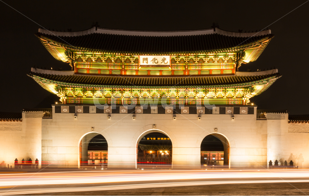 광화문,서울,야경,랜드마크,전통,문화,빛,잔상,궤적,경복궁,한양,도성,중심,광화문광장,해태,성,담,담벼락,성벽,전통양식,건축,기와,조선,조선시대,문화유산,유산,밤,야경,밤,풍경,nightscape,night,landscape,한국전통,한국문화,korean traditional,korean culture,랜드마크,landmark,tourist attraction,한국랜드마크,한국관광지,한국명소,korea landmark,korea tourist attraction,architecture,건축물,building,건물,worship,예배