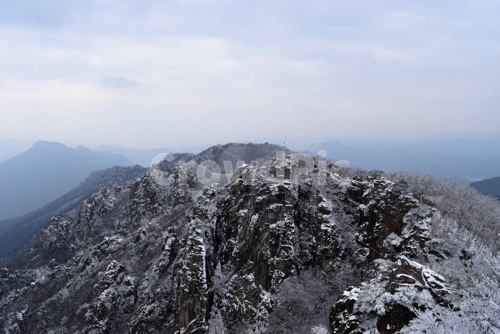 설경,풍경,대둔산,눈꽃,삼선계단,자연,nature,landscape,겨울,계절,winter,season,탐방,도립공원,힐링,감성,정취,산세,명산,100대명산,산,등산,트레킹,풍경사진,비경,경치,겨울사진,겨울색채,경관,기암,암봉우리,mountain,금산,완주,논산,마천대,케이블카,구름다리,fall,autumn,한국자연풍경,한국자연경관,korea,겨울,계절,winter,season,자연,풍경,nature,landscape,outdoors,옥외,mountain range,산맥