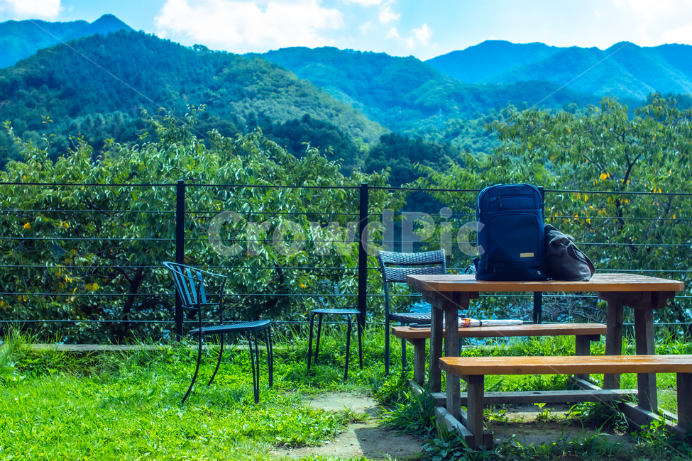 펜션,여름,풍경,산,야외,테이블,가구,furniture,벤치,bench,여행,휴가,traveling,vacation,trip