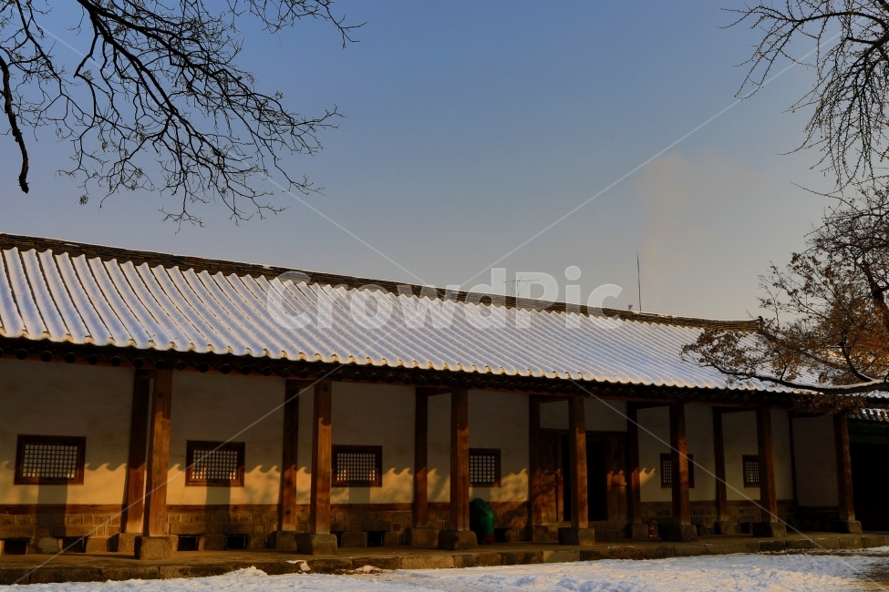 겨울,눈,한옥,전통,명륜당,하늘,winter,snow,traditional,sky,겨울,계절,winter,season,한국전통,한국문화,korean traditional,korean culture,랜드마크,landmark,tourist attraction,한국랜드마크,한국관광지,한국명소,korea landmark,korea tourist attraction