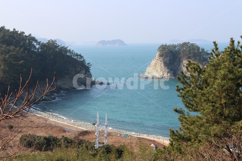 해변,섬,바다,전신주,소나무,고요한,자연,자연,풍경,nature,landscape,promontory,곶,land,땅,outdoors,옥외,shoreline,해안선,water,물,ocean,대양,sea