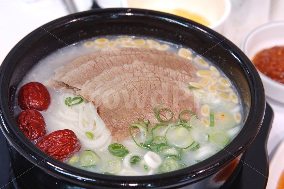 설렁탕,설농탕,탕,국,뚝배기,음식,한식,고기,소고기,대추,면,파,한국전통,한국문화,korean traditional,korean culture,음식,식재료,요리,food,cook,meal,dishes,food reserves,한식,한국음식,한국요리,korean food,korean dishes,korean meal,korean cook