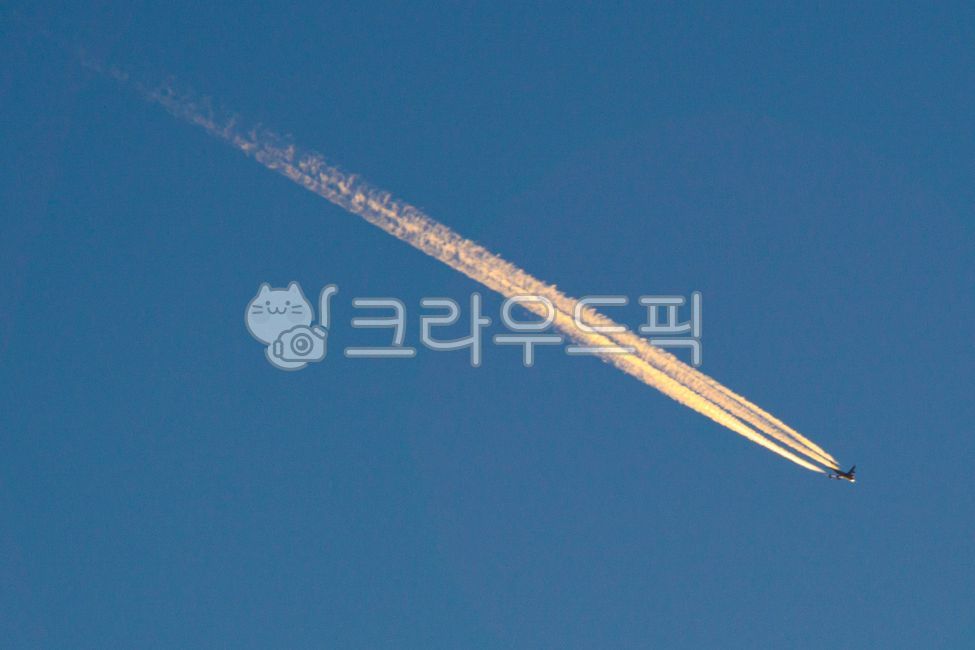 cloud,sky,contrail,airplane,aircraft