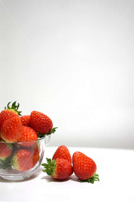딸기,strawberry,과일,음식,겨울철과일,빨강,레드,red,베리,음식,식재료,요리,food,cook,meal,dishes,food reserves,과일,열매,fruit