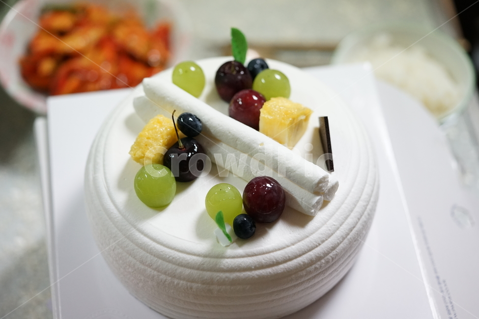 케익,케이크,생일,크림,생크림,화이트,흰색,축하,빵,먹거리,음식,cake,기념일,축하,anniversary,congratulation,celebrate,celebration,음식,식재료,요리,food,cook,meal,dishes,food reserves,빵,bread
