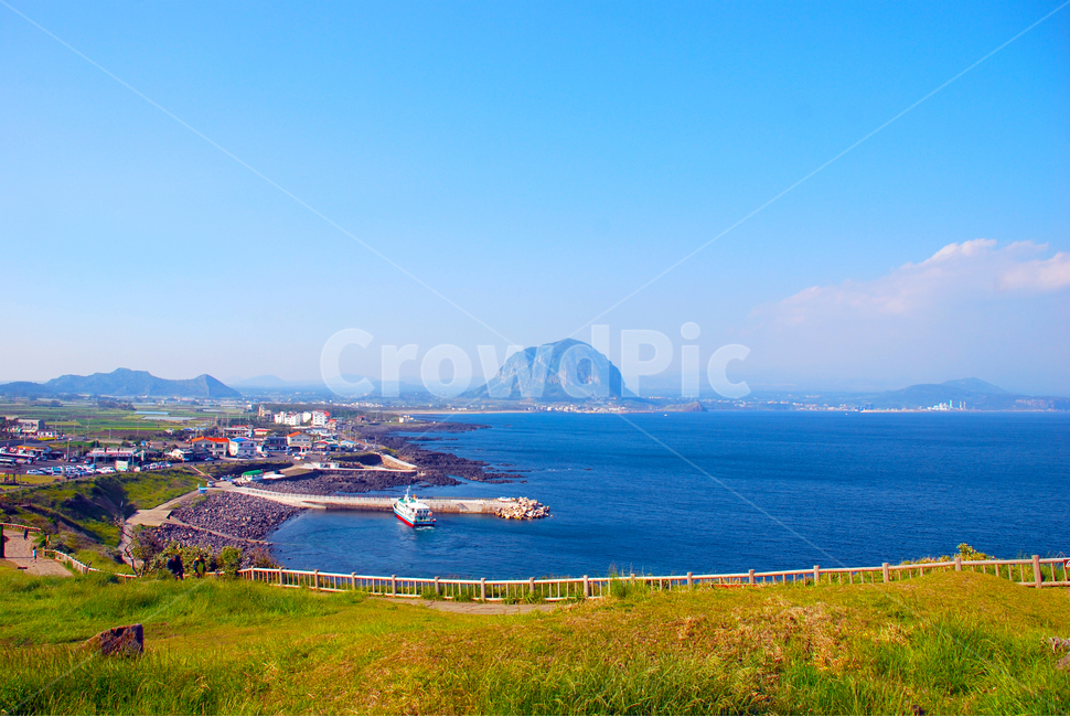 제주도,산방산,송악산,봄,봄날,유채,봄,계절,spring,season,자연,풍경,nature,landscape,한국자연풍경,한국자연경관,korea nature landscape,제주도,jeju,jeju island,land,땅,outdoors,옥외,water,물,sea,바다,ocean,대양,shoreline,해안선,transportation,교통,vehicle,차량,boat,보트,coast,연안