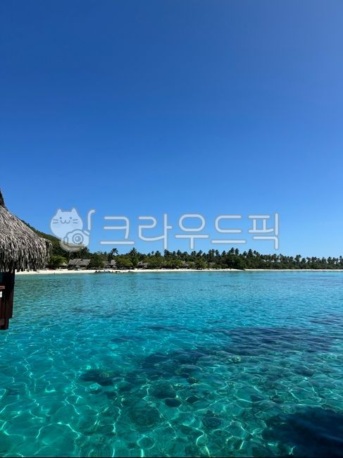 Tahiti,resort,South Pacific,Polynesia,bungalow,resort,Bora Bora,sea,coral,coral island,vacation