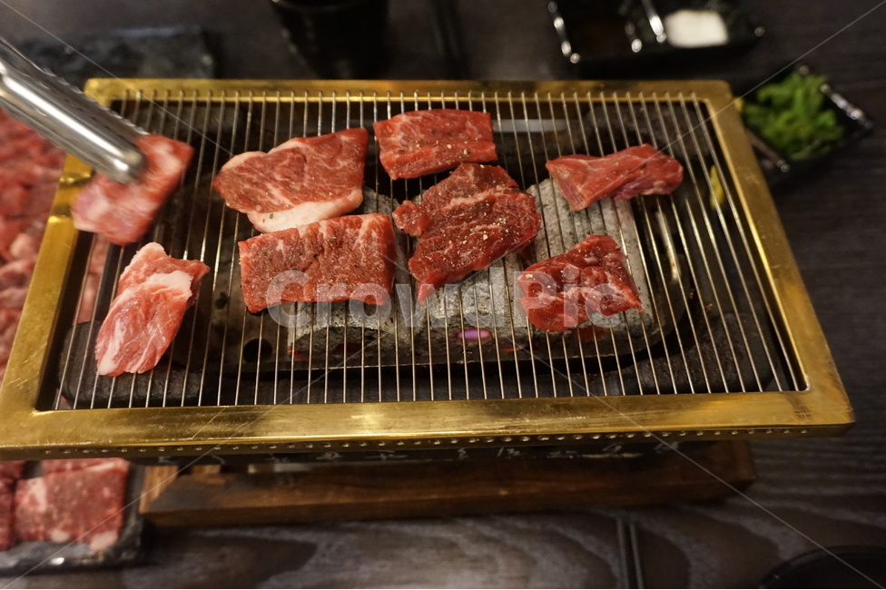고기,생고기,구이,소고기,쇠고기,붉은색,육류,숯불구이,숯불고기,마블링,피빛,요리,음식,재료,식재료,외식,굽기,한우,불판,회식,먹방,meat,cook,한국음식,한국요리,안주,food,meal,dishes,koreandishes,koreanfood,한우고기,꽃등심,등심,갈비살,채끝살,치마살,치맛살,음식,식재료,요리,food,cook,meal,dishes,food reserves,육류,고기,meat,한식,한국음식,한국요리,korean food,korean dishes,korean meal,korean cook