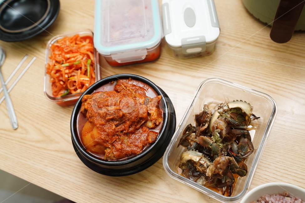 뚝배기,한식,음식,푸드,food,닭볶음탕,닭도리탕,육류,육식,안주,반찬,식사,간장게장,음식,식재료,요리,food,cook,meal,dishes,food reserves