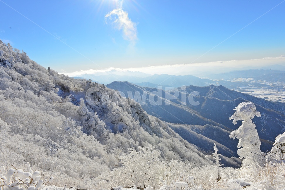 무주,덕유산,덕유산설경,겨울,계절,설경,중봉,설국,겨울산,눈꽃,상고대,nature,자연,mountain,산,outdoors,옥외,slope,경사,mountainrange,산맥,scenery,풍경,ice,빙,향적봉,겨울,계절,winter,season,자연,풍경,nature,landscape