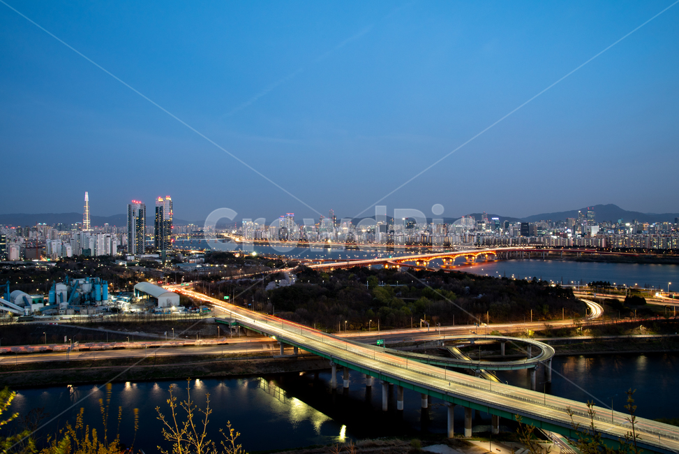 서울,한강,야경,경치,한국,대한민국,불빛,응봉산,저녁,밤,장노출,강변북로,고속도로,경제,산업,배경,다리,실외,야간,조명,궤적,야경,밤,풍경,nightscape,night,landscape,도시,city,한국도시풍경,한국도시경관,korea cityscape,road,도로,freeway,고속 도로
