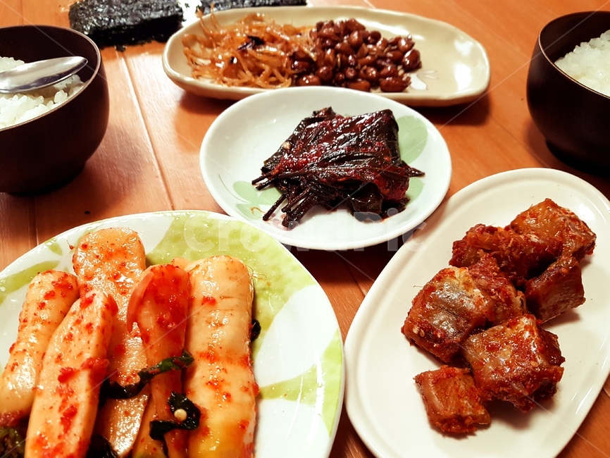 집밥,한국식반찬,2인식사,깻잎,총각김치,동태조림,맛있는식사,정겨운한국식반찬