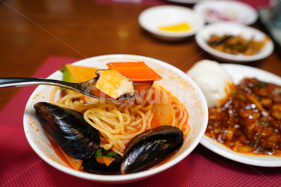 면,요리,짬뽕,해물,홍합,그릇,식사,음식,중식,면빨,국물,먹방,푸드,food,음식,식재료,요리,food,cook,meal,dishes,food reserves,면류,면요리,noodles,중식,중국음식,중화요리,chinese food,chinese dishes,chinese meal,chinese cook
