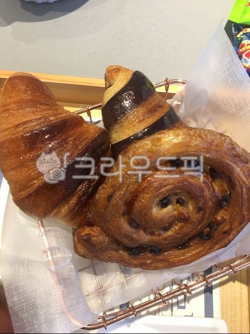 브레드,빵,크로와상,쵸코크로와상,시나몬롤