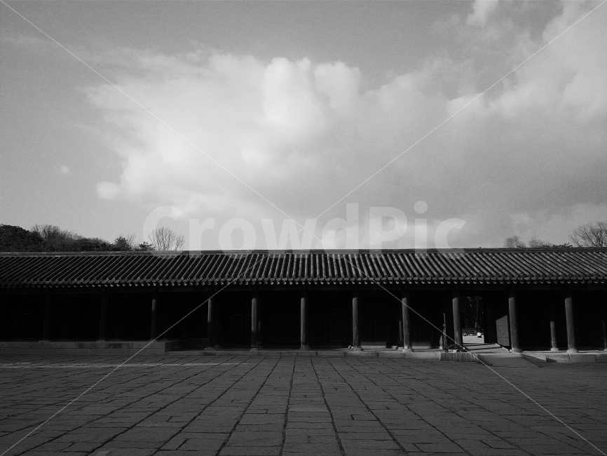 창덕궁,흑백,하늘,풍경,흑백사진,빛,감성,감성사진,그림자,blackandwhite,korea,changdeokgung,shadow,sky,sunset,film,랜드마크,landmark,tourist attraction,한국전통,한국문화,korean traditional,korean culture,흑백,모노톤,monochrome,black and white