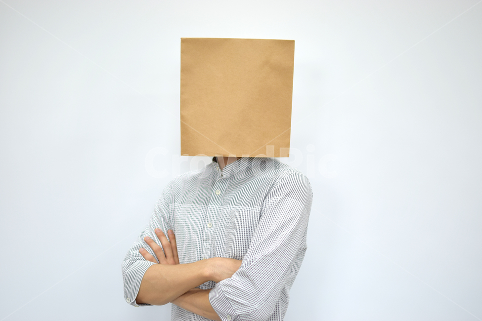 상자,종이,쇼핑백,얼굴,표정,제스처,모션,옷,남자,남성,사업,비즈니스,비지니스,소셜,왕따,친구,상사,직장,사회,종이얼굴,표현,의사소통,기업,국민,스트레스,손,팔,사람,인물,인간,human,person,연출,컨셉,콘셉,direction,concept