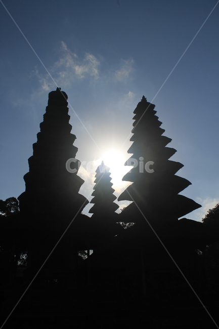 인도네시아,발리,힌두교,힌두건축,힌두탑,탑,건축물,빌딩,indonesia,bali,hindu,hinduism,hindutemple,temple,pagoda,hindupagoda,shrine,architure,building,사원,신사,신전,하늘,파란하늘,푸른하늘,sky,blue,bluesky,light,빛,silhouette,실루엣