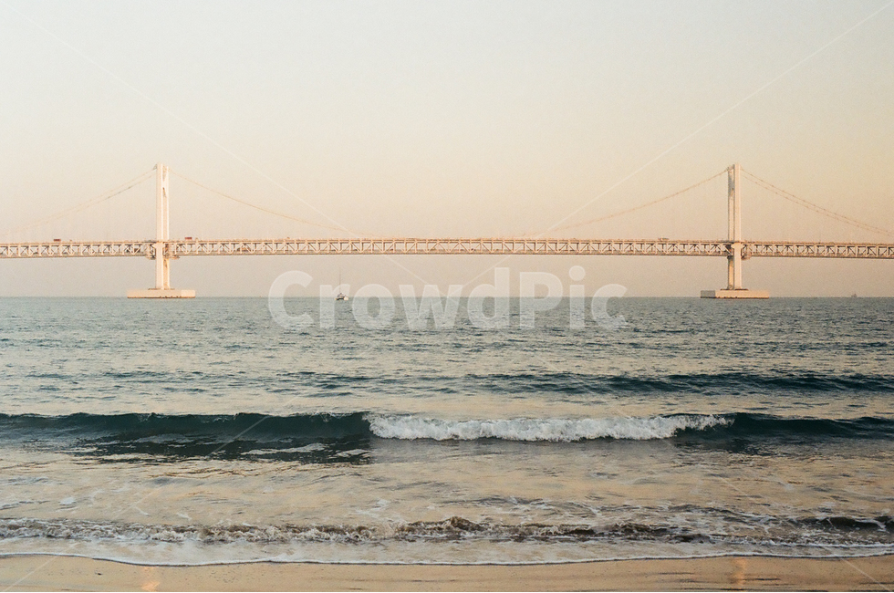 부산,광안리,광안대교,저녁,노을,퇴근,퇴근시간,다리,대교,여름,계절,바다,파도,해변,해수욕장,모래사장,모래,휴식,힐링,자연,풍경,도시,하늘,색감,색,감성,감성사진,빈티지,아날로그,필름,필름사진,필름카메라,film,filmcamera,sensible,feeling,summer,season,beach,sea,nature,landscape,vacation,rest,relaxation,healing,bridge,busan,color,city,cityscape,urban