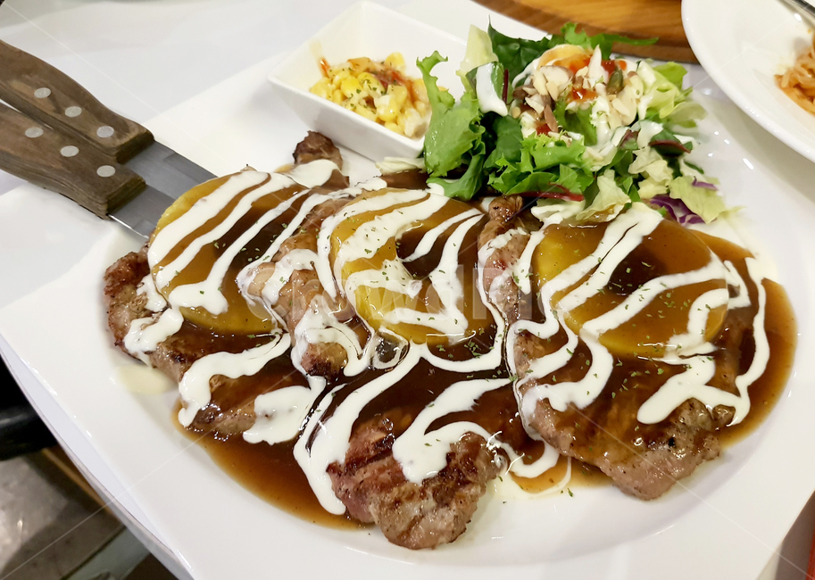 스테이크,목살스테이크,steak,food,식사,요리,음식,플래이팅,플레이팅,데코레이션