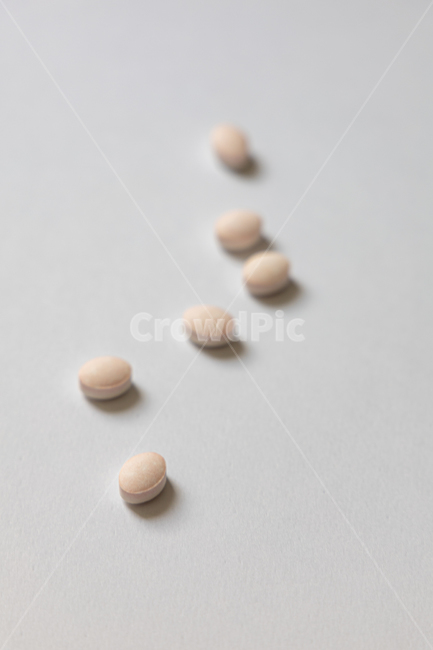 addiction,antibiotic,capsule,care,closeup,concept,cure,dose,drug,group,healthcare,hospital,ill,medical,medicament,medicine,pain,painkiller,pharmaceutical,prescription,recovery,science,supplement,treatment,vitamin,약물치료,알약,비타민,약,약물,치료,처방,치유,영양제