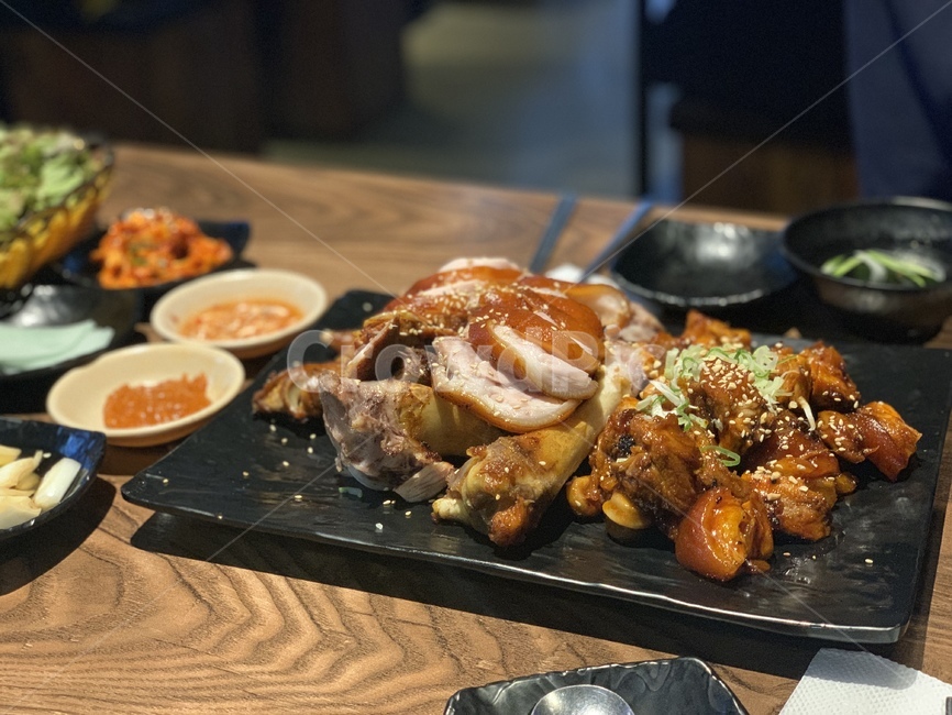 족발,돼지,불족발,맛집,야식,음식,식재료,요리,food,cook,meal,dishes,food reserves,육류,고기,meat,한식,한국음식,한국요리,korean food,korean dishes,korean meal,korean cook
