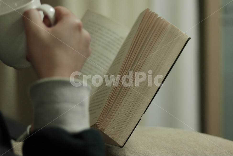 독서,차,머그잔,커피,책,book,가을,차분,감성사진,감성,색감,가을,계절,fall,autumn,season,감성,sensible,feeling