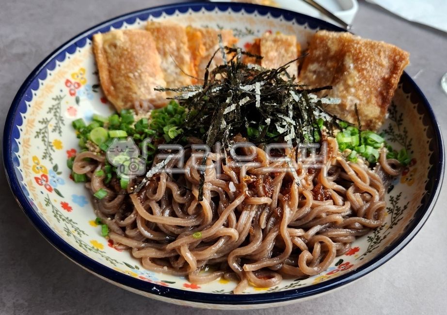 들기름국수,막국수,음식,meal,전병,plate,food