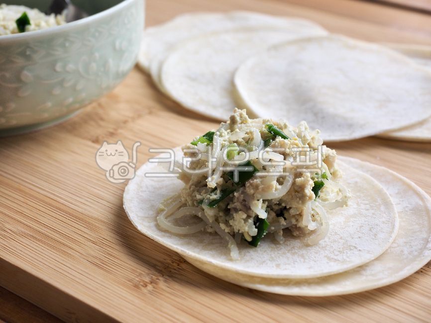 gyoza,lunch,asianfood,snack,Korean food,Asian food,cooking,dimsum,Making dumplings,traditionalfood,dim sum,koreanfood,dumpling,cook,makingdumplings,food,Dumpling skin,meal,background,traditional food