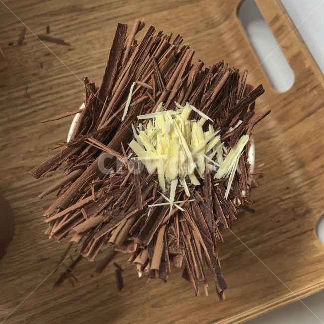 초콜렛,다크초콜렛,화이트초콜렛,질감,부스러기,디저트,달콤,음식,나무쟁반,쟁반,bitter,black,broken,chocolate,closeup,cocoa,dark,darkchocolate,delicious,dessert,food,gourmet,ingredient,nobody,piece,shavings,snack,sweet,tasty,texture,textured,topview,white,whitechocolate,wood,wooden,흰색,갈색