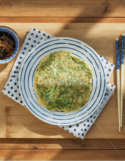부침개,부추부침개,한국,한국음식,아시아음식,음식,배경,부추,koreanpancake,chivespancake,korea,koreanfood,asianfood,food,background,chives,음식,식재료,요리,food,cook,meal,dishes,food reserves,한식,한국음식,한국요리,korean food,korean dishes,korean meal,korean cook