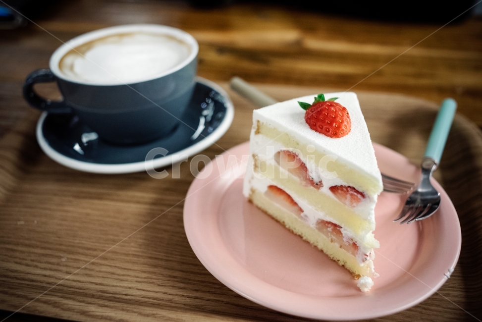 케익,커피,딸기케익,스냅,일상,카페,cake,coffee,달달함,감성사진,음식사진,음식,식재료,요리,food,cook,meal,dishes,food reserves,빵,bread,디저트,간식,후식,dessert,snack,커피,카페,coffee,cafe,감성,sensible,feeling