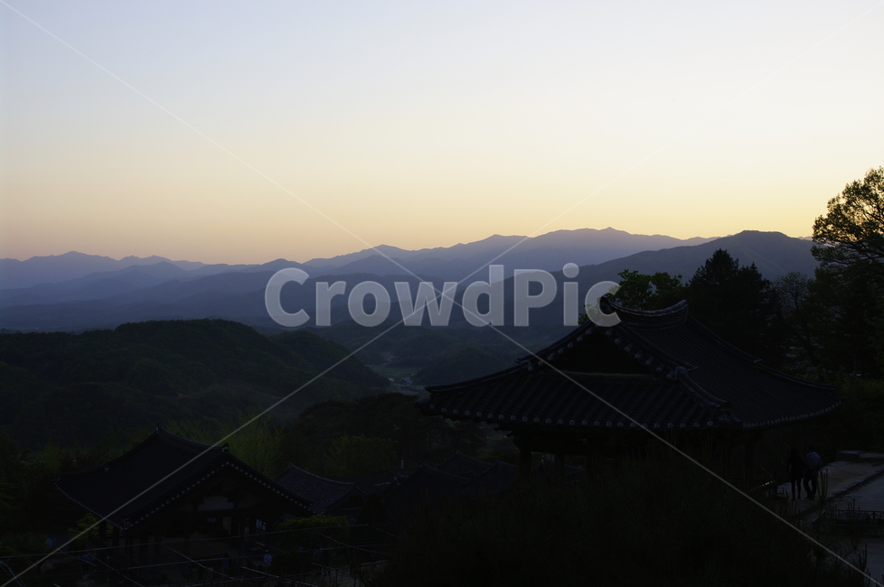 부석사,사찰,건축,전통건축,traditional,전통,기와지붕,풍경,산,노을,하늘,자연,풍경,nature,landscape,한국자연풍경,한국자연경관,korea nature landscape,한국전통,한국문화,korean traditional,korean culture,outdoors,옥외