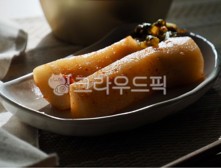 한식,무,김치,무김치,알타리김치,반찬,한국음식,아시아음식,전통음식,한국전통음식,배경,매운음식,발효음식,웰빙,웰빙음식,음식문화,한국음식문화,빨간색,식물,음식,김장,radish,kimchi,radishkimchi,altarikimchi,sidedish,koreanfood,asianfood,traditionalfood,koreantraditionalfood,background,spicyfood,fermentedfood,wellbeing,wellbeingfood,foodculture,koreanfoodculture,red,plant,food,kimjang