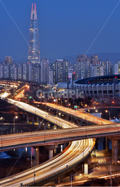 도심풍경,잠실,제2롯데월드,아파트,잠실종합운동장,마천루,청담2교,차량,도로,야경