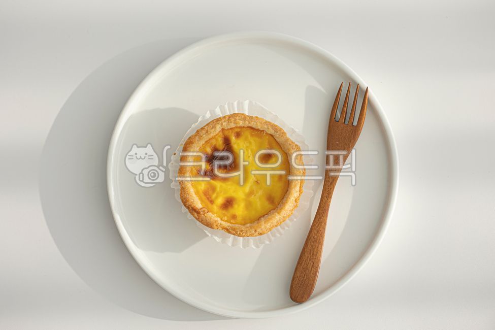 Egg tart,egg,tart,bread,bakery,baking,butter,food,dessert,fork