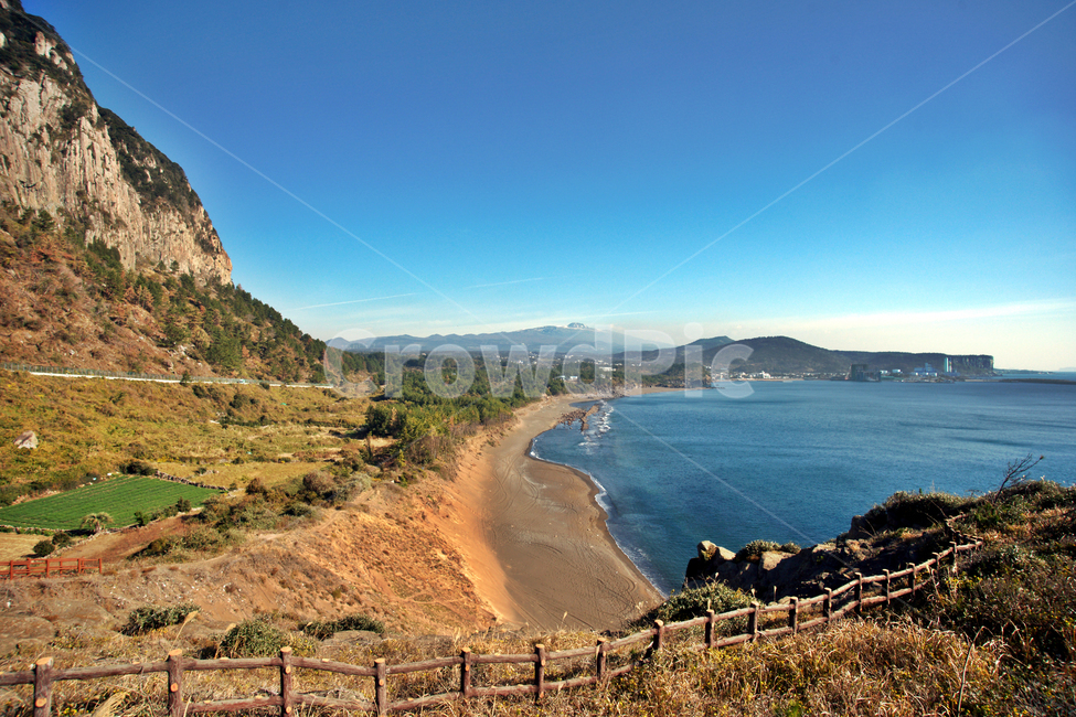 산방산,황우치해변,바다,제주,서귀포시,목책,자연,풍경,nature,landscape,한국자연풍경,한국자연경관,korea nature landscape,shoreline,해안선,water,물,ocean,대양,sea,outdoors,옥외,promontory,곶,land,땅