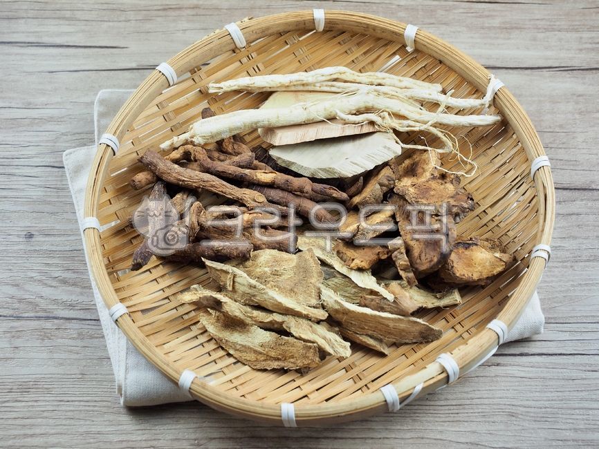 동양의학,한약재료,한약재,약재,뿌리,식물,뿌리식물,음식,건강식품,감기,약,한약,한방약,한방,건조식품,의학,감기치료제,orientalmedicine,chinesemedicineingredients,herbalmedicine,ginseng,medicine,root,plant,food,healthfood,cold,about,chinesemedicine,licorice,driedfood,coldremedy,감초