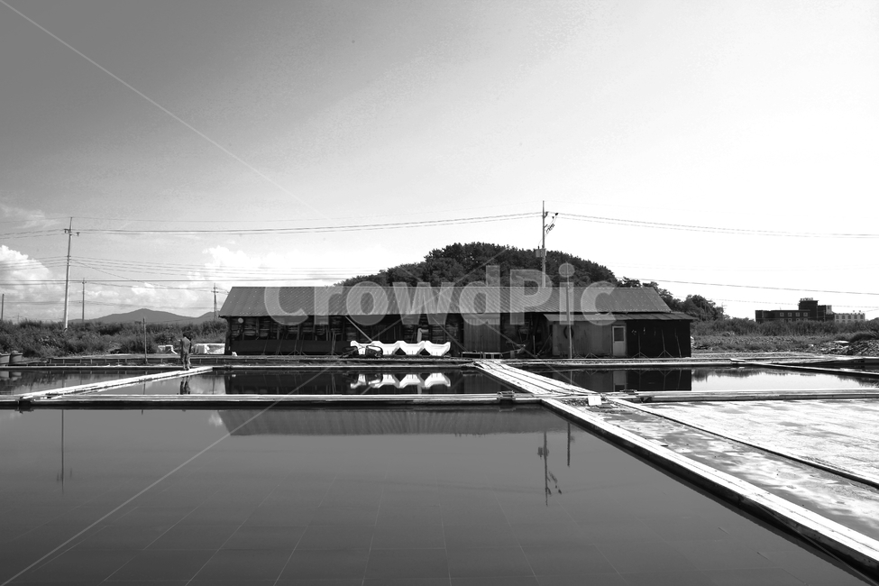 염전,여름,더위,자연,소금창고,흑백,모노톤,monochrome,black and white