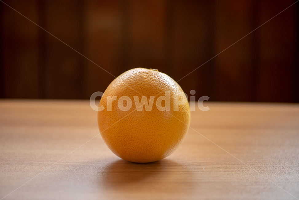 자몽,나무테이블,생자몽,과일,gratefruit,나무패턴,클로즈업,음식,식재료,요리,food,cook,meal,dishes,food reserves,과일,열매,fruit