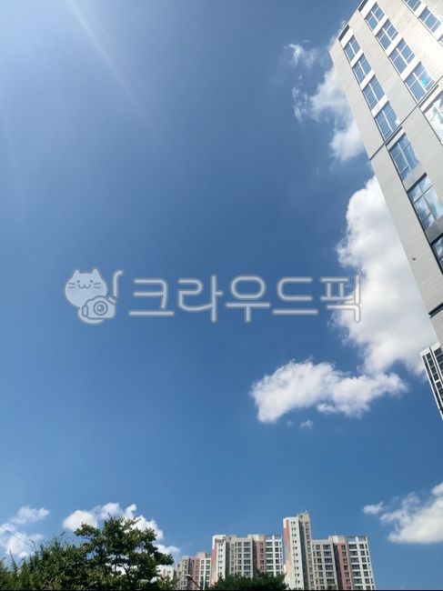 가을,하늘,가을하늘,햇빛,맑음,구름,도시,자연,공존