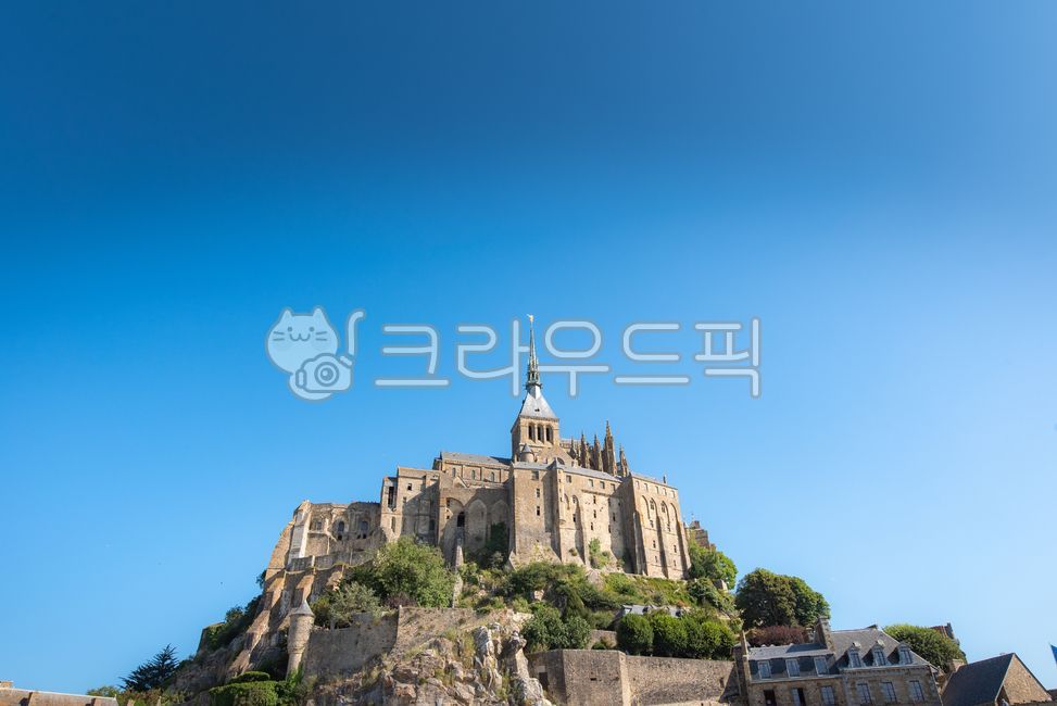 프랑스,몽생미셸,몽생미생,몽생미셀,맑은날,파리근교,architecture,건축물,building,건물,castle,성,노르망디,관광명소,유럽,중세,고성,섬,수도원,풍경,spire,첨탑,tower,탑,steeple,뾰족한탑