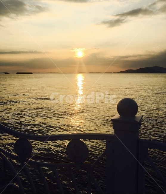 석양,노을,자연,풍경,태양,자연,풍경,nature,landscape,railing,난간,banister,handrail,light,빛,flare,플레어,sunlight,햇빛