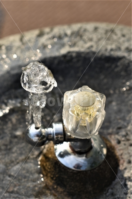 수도꼭지,수돗물,물,절약,환경,공원,식수,물방울,유원지,갈증해소,drinkwater,tapwater,park,day,사물,물건,오브젝트,thing,object,matter