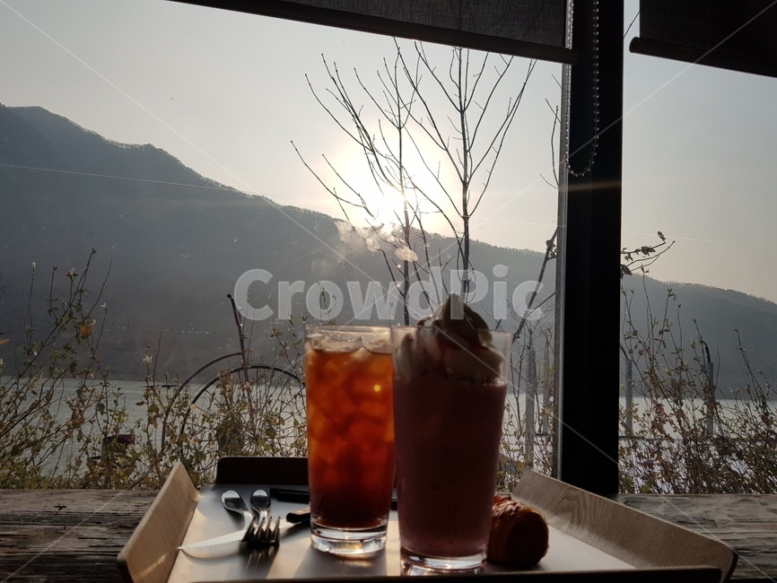 카페,노을,석양,한강,분위기,커피,아메리카노,휴식,cafe,sunset,sundown,settingsun,eveningsun,hanriver,mood,coffee,americano,rest,relaxation,커피,카페,coffee,cafe