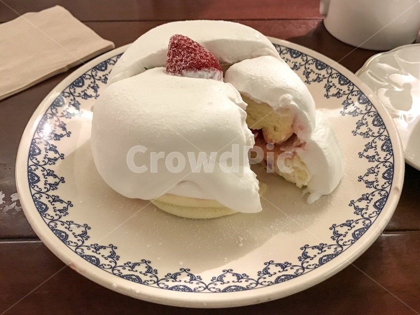 수플레팬케이크,카페,익선동,익선동카페,맛집,디저트,딸기,개화기,익선동핫플,차,tea,티타임,여유,인테리어,디자인