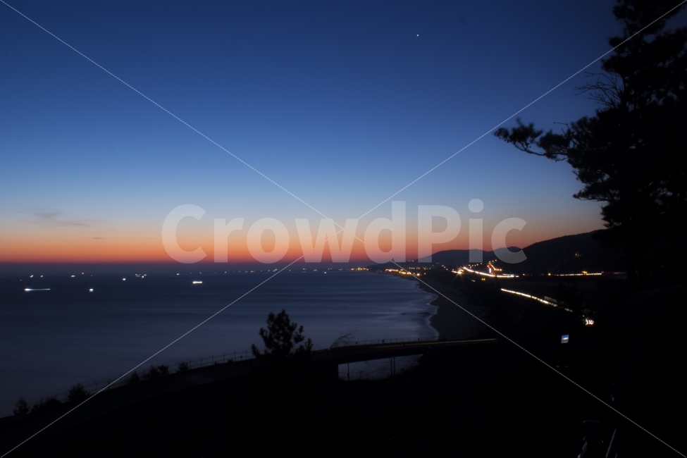 여명,동해바다,해돋이,새벽,야경,일출,자연,풍경,nature,landscape,야경,밤,nightscape,night,outdoors,옥외,sky,하늘,dawn,red sky,붉은 하늘,dusk,황혼,sunset,일몰
