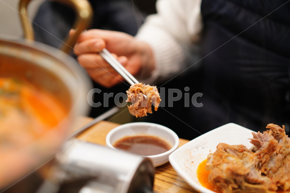 해장국,한식,국물요리,국물,음식,먹방,안주,뼈해장국,고기,육식,육류,돼지,먹거리,푸드,식사,음식,식재료,요리,food,cook,meal,dishes,food reserves,한식,한국음식,한국요리,korean food,korean dishes,korean meal,korean cook