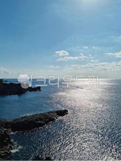 forest,headland,Hill,Jeju,cliff,jeju island,rock,rock wall,Beach,Coast,basalt,Black color,sky,sea water,Cliff,coastline,nature,tree,Columnar joints,water,afternoon,horizon,sunlight,blue,ocean,plant,waterfront,glitter
