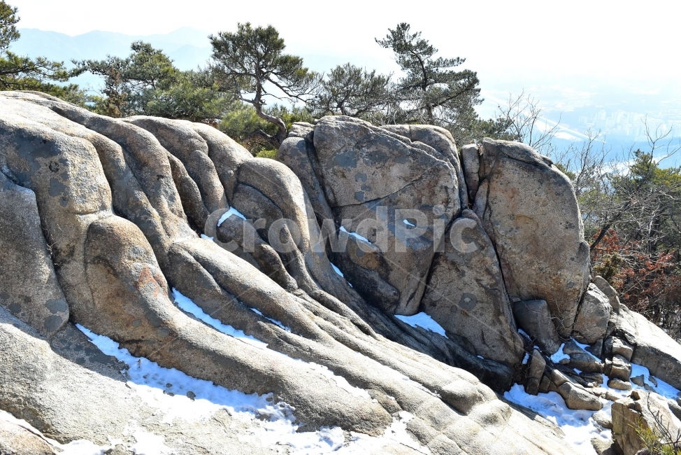 관악산,풍경,겨울,자연,눈,스포츠,등산,산행,nature,snow,겨울풍경,느낌,아름다운,신비로운,경이로운,기암,바위,암봉,암릉,다큐,필,힐링,명산,landscape,winter,season,트레킹,100대명산,인기명산,조망,전망,정부청사,6봉,수목원능선,바윗길,암릉길,명품송,소나무,한국자연풍경,한국자연경관,korea,관양능선,팔봉능선,국기봉,겨울,계절,winter,season,자연,풍경,nature,landscape,한국자연풍경,한국자연경관,korea nature landscape,outdoors,옥외